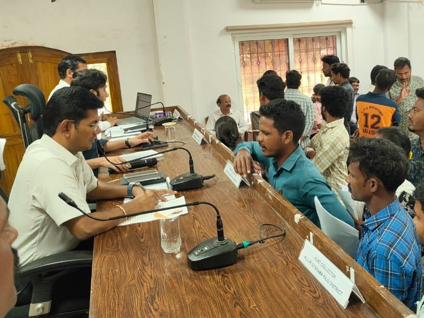 పీజీఆర్ఎస్ కార్యక్రమానికి 43 ఫిర్యాదులు