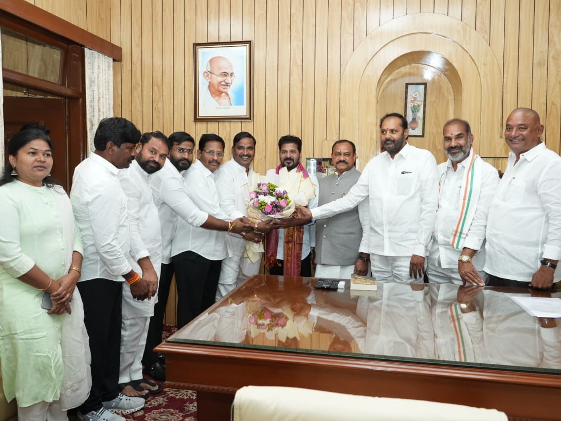 సీఎంను కలిసిన నూతన ప్రభుత్వ విప్ సభ్యులు..!