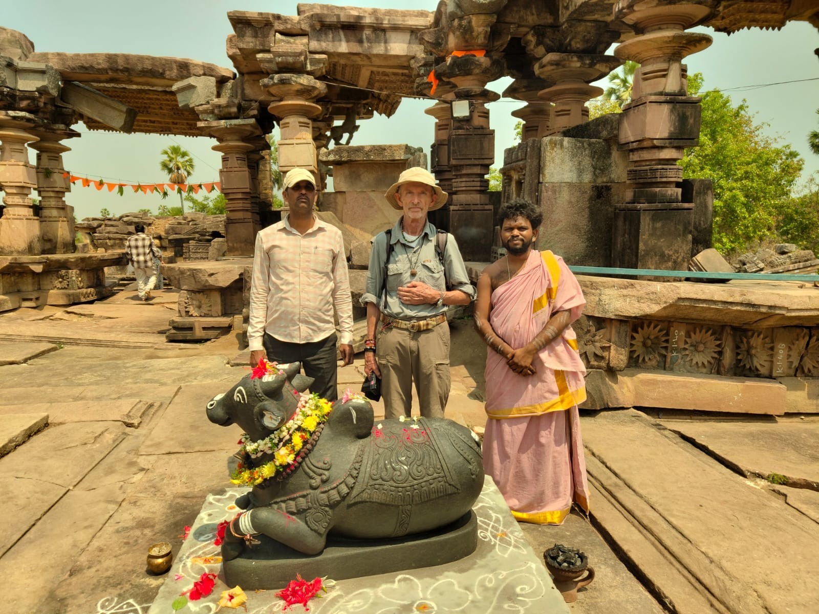 కోటగుళ్లను సందర్శించిన బ్రెజిల్ దేశస్థుడు