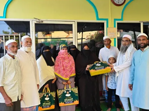 ఖమ్మంలో రంజాన్ తోఫా కిట్ల పంపిణీ