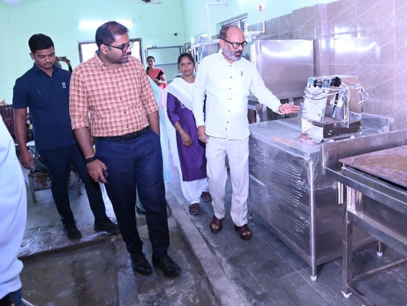 మాడ్యులర్ కిచెన్ ప్రారంభించిన కలెక్టర్’