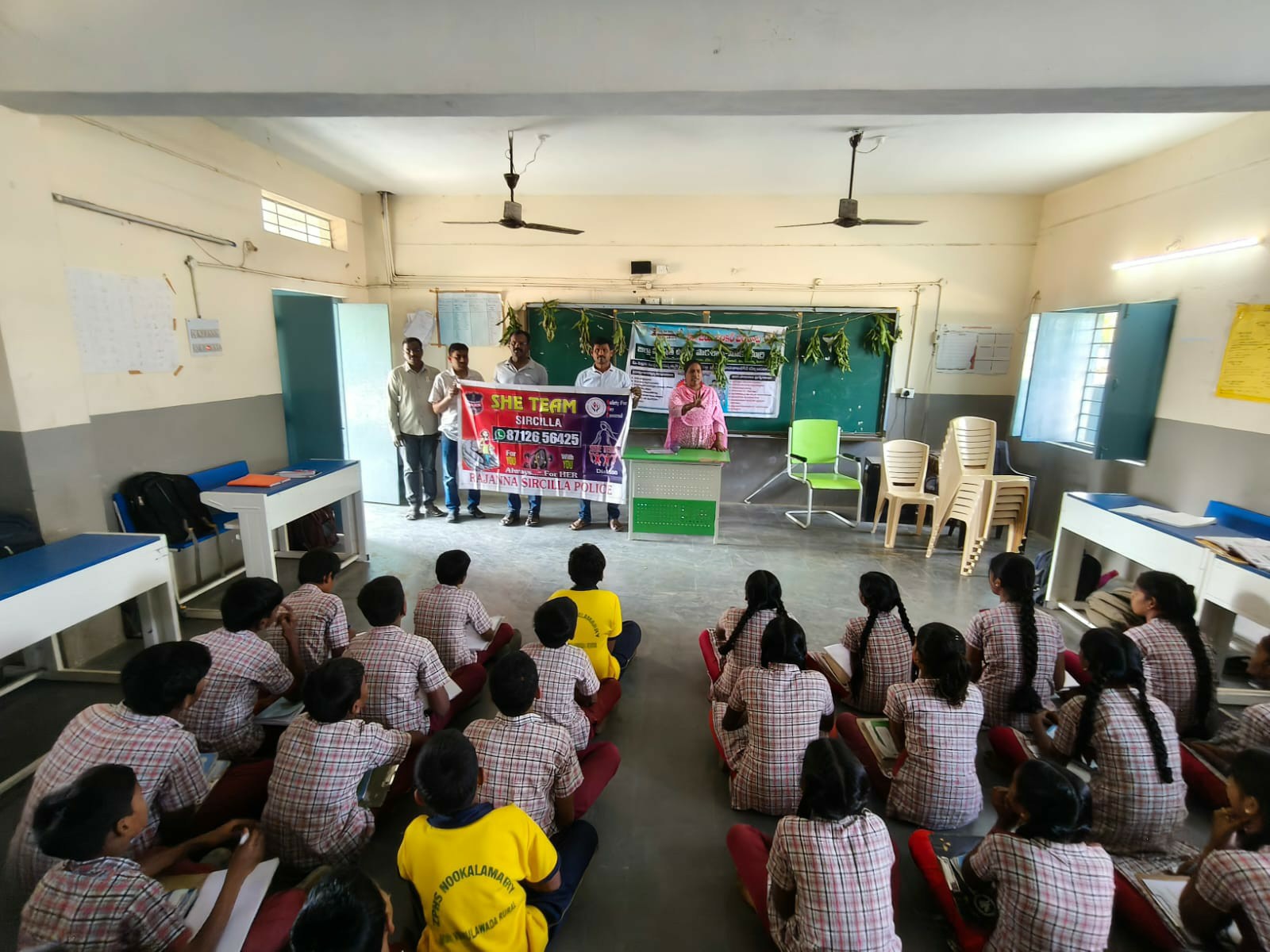 అపరిచితులతో అప్రమత్తత అవసరం: షీ టీమ్