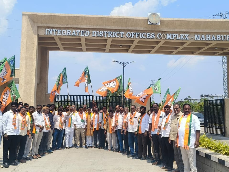 ఆరు గ్యారంటీలను అమలు చేయాలని వినతి