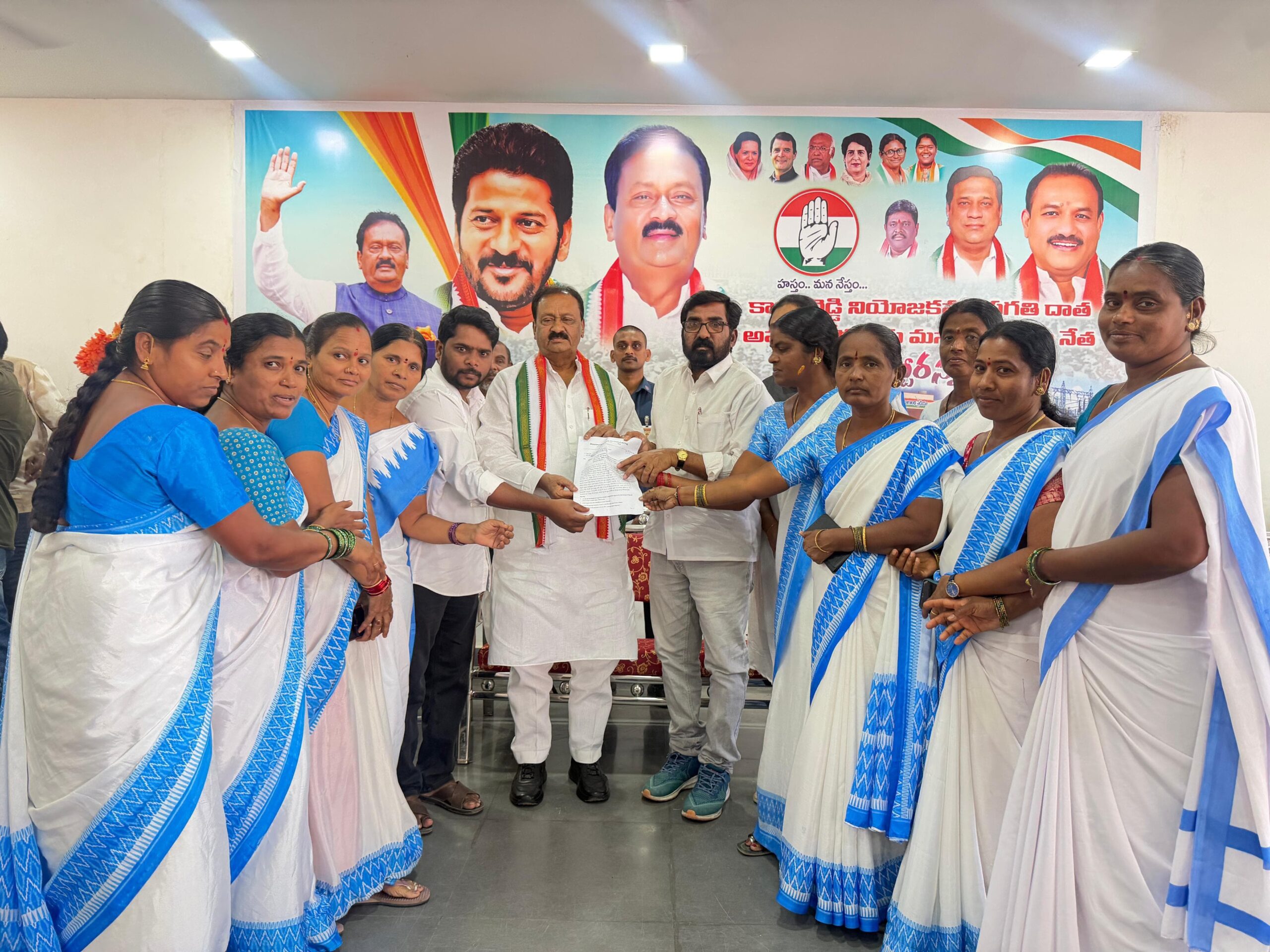 ఆశ వర్కర్ల సమస్యలను పరిష్కరించాలని వినతి