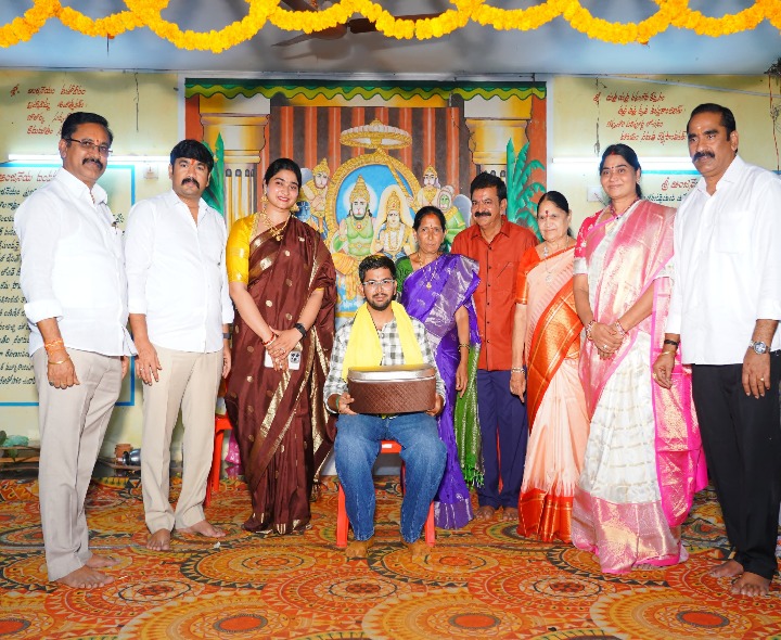 ఉపనయన కార్యక్రమంలో పాల్గొన్న ప్రజాప్రతినిధులు