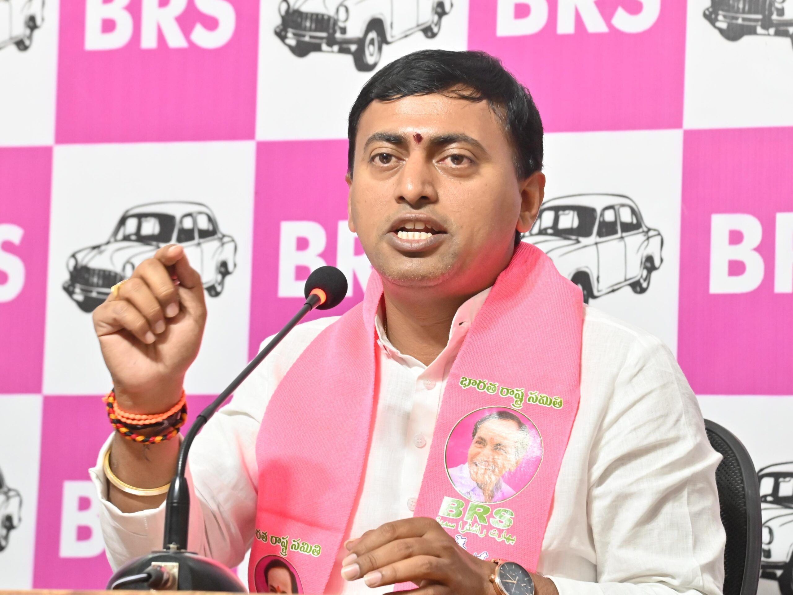 బడ్జెట్‌లో విజన్, విషయం లేదు: రాకేష్ రెడ్డి