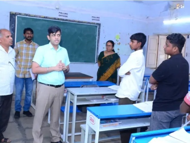 పదవ తరగతిలో ఉత్తమ ఫలితాలను సాధించాలి: కలెక్టర్