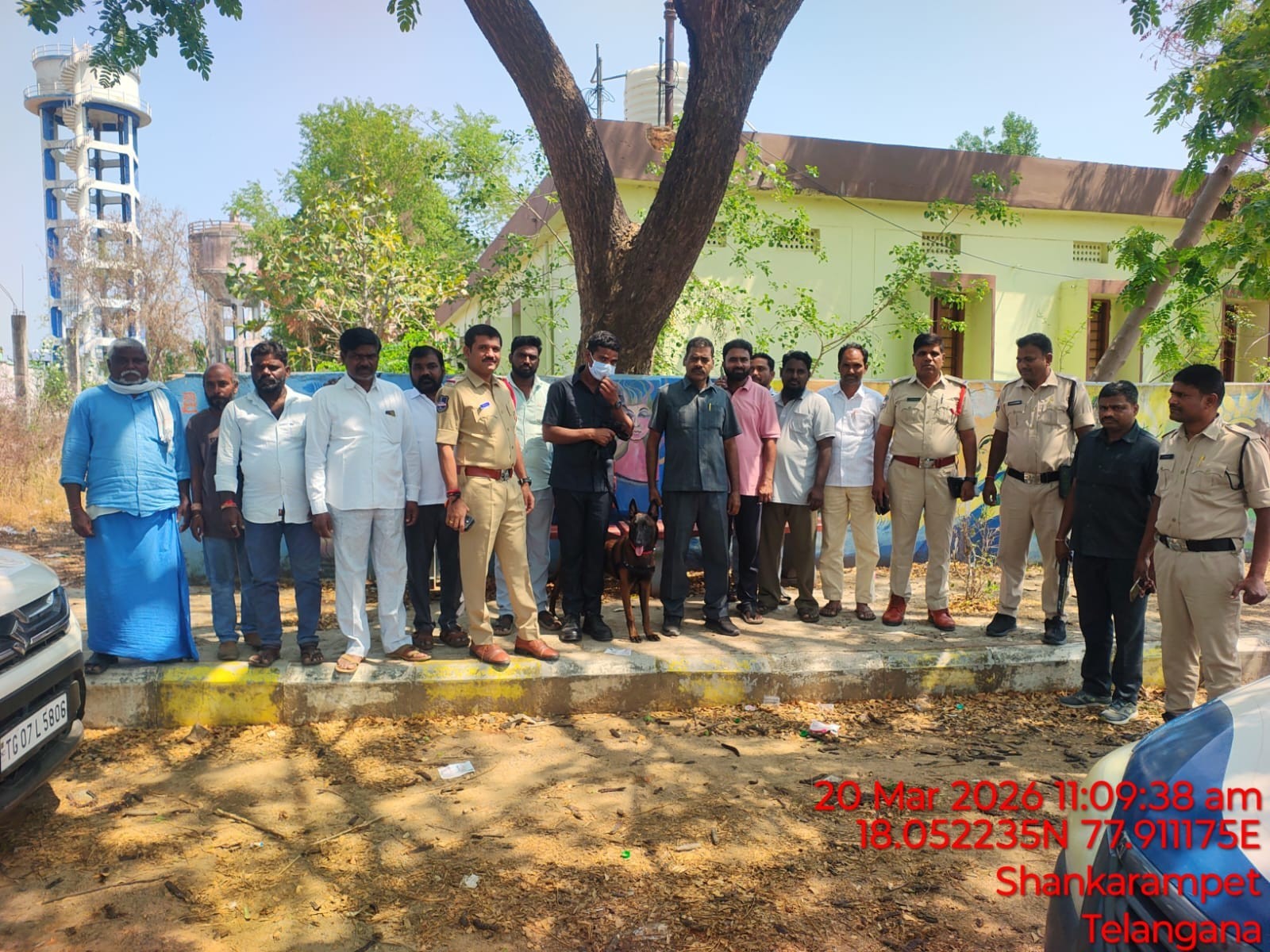 ఈద్గాలో డాగ్ స్క్వాడ్ తనిఖీలు