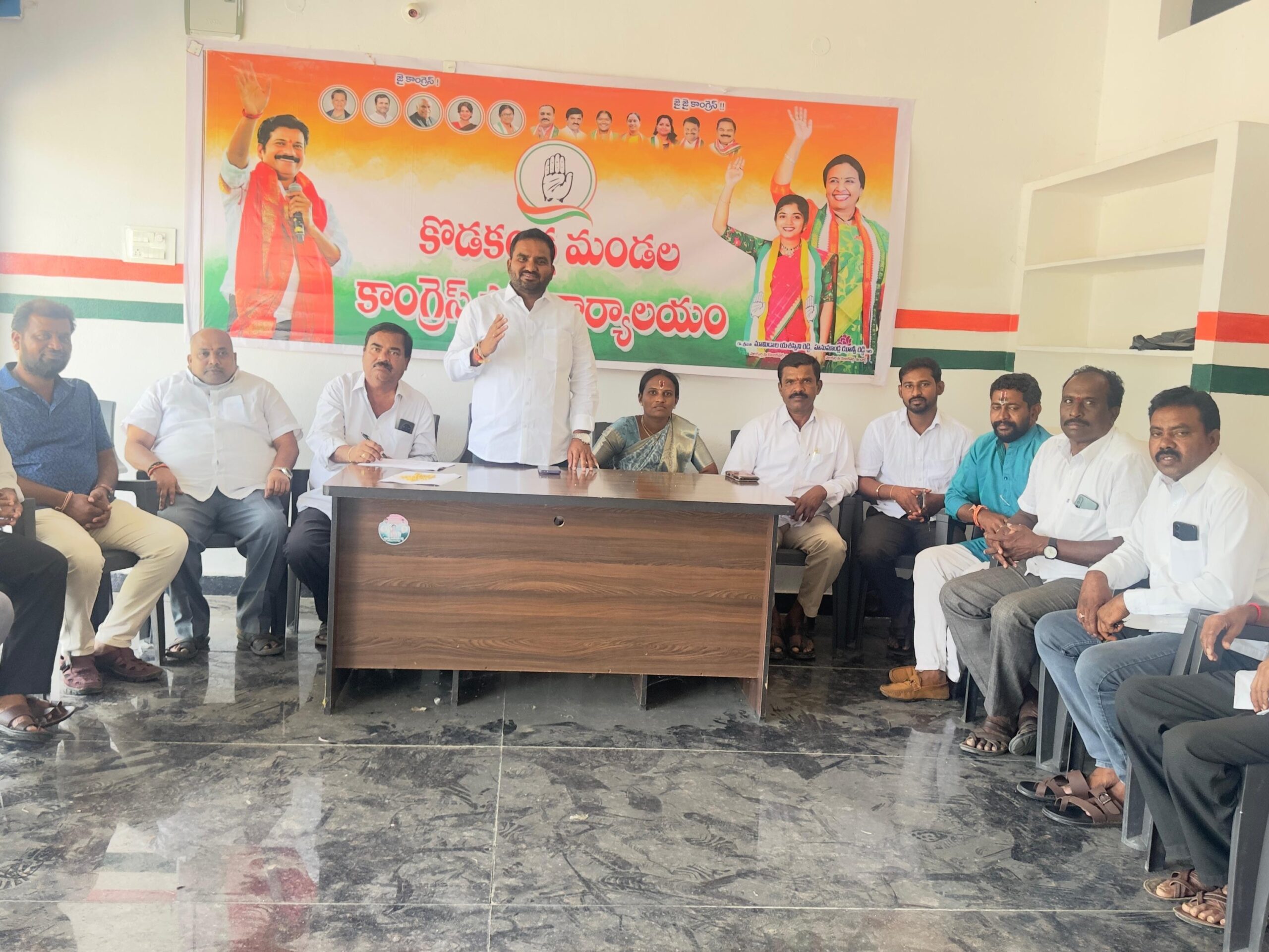 కొడకండ్ల అభివృద్ధికి కృషి చేస్తున్నారు: సురేష్ నాయక్