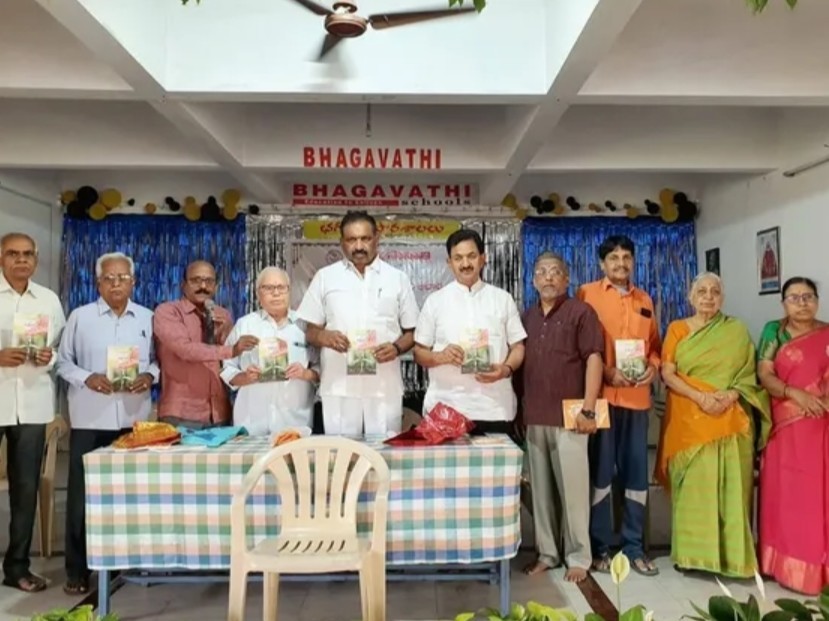 పుస్తకావిష్కరణ చేసిన డిప్యూటీ మేయర్