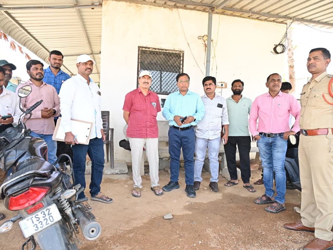 ‘నూతన భవనాలలోకి కార్యాలయాలను తరలించండి’