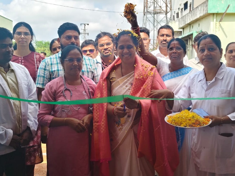 ఉచిత వైద్య శిబిరాన్ని ప్రారంభించిన సర్పంచ్