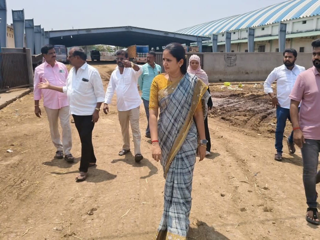 మార్కెట్ యార్డ్‌ను తనిఖీ చేసిన ఛైర్మన్