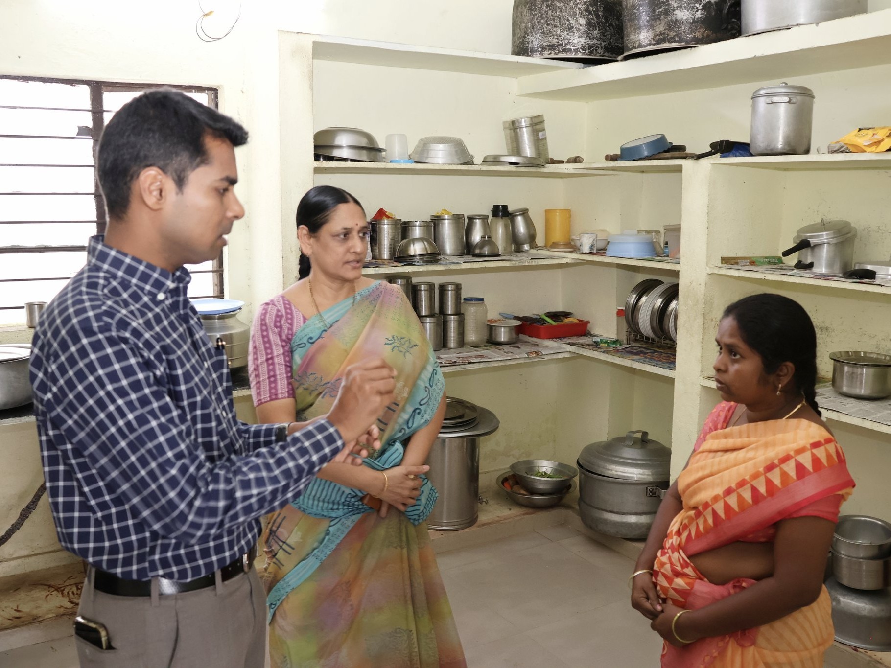 బాలల సదనాన్ని తనిఖీ చేసిన కలెక్టర్