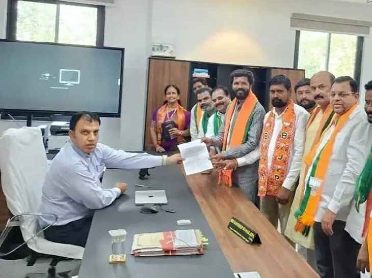 కలెక్టర్ కు వినతి పత్రం అందజేసిన బీజేపీ నేతలు