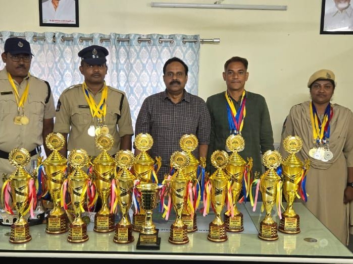 క్రీడల్లో సత్తా చాటిన ఎక్సైజ్ సిబ్బంది