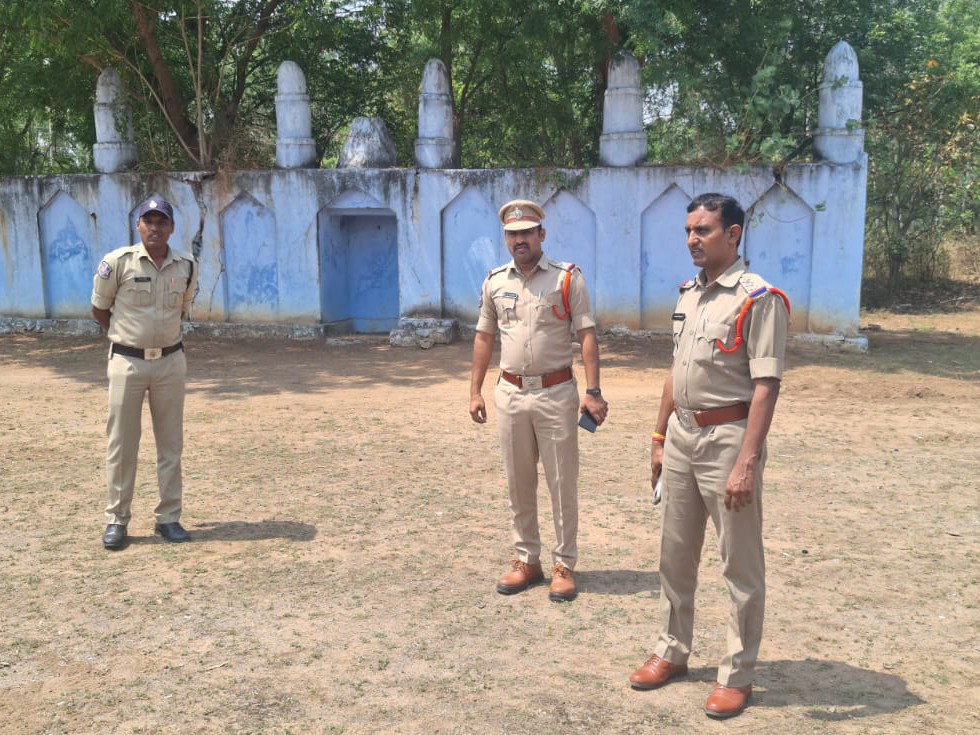 ఈద్గాల వద్ద కట్టుదిట్టమైన భద్రత