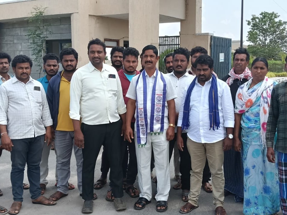 పట్టాలిచ్చారు.. స్థలాలెక్కడ..?