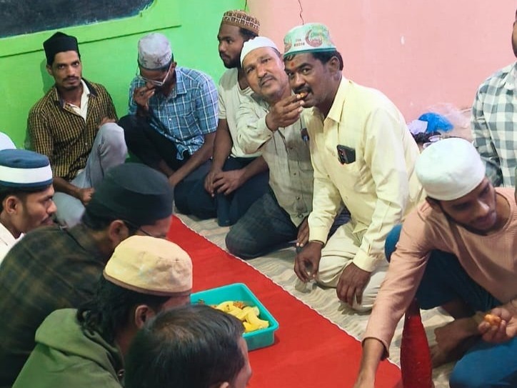 ప్రగతి ధర్మారంలో ముస్లింలకు ఇఫ్తార్ విందు