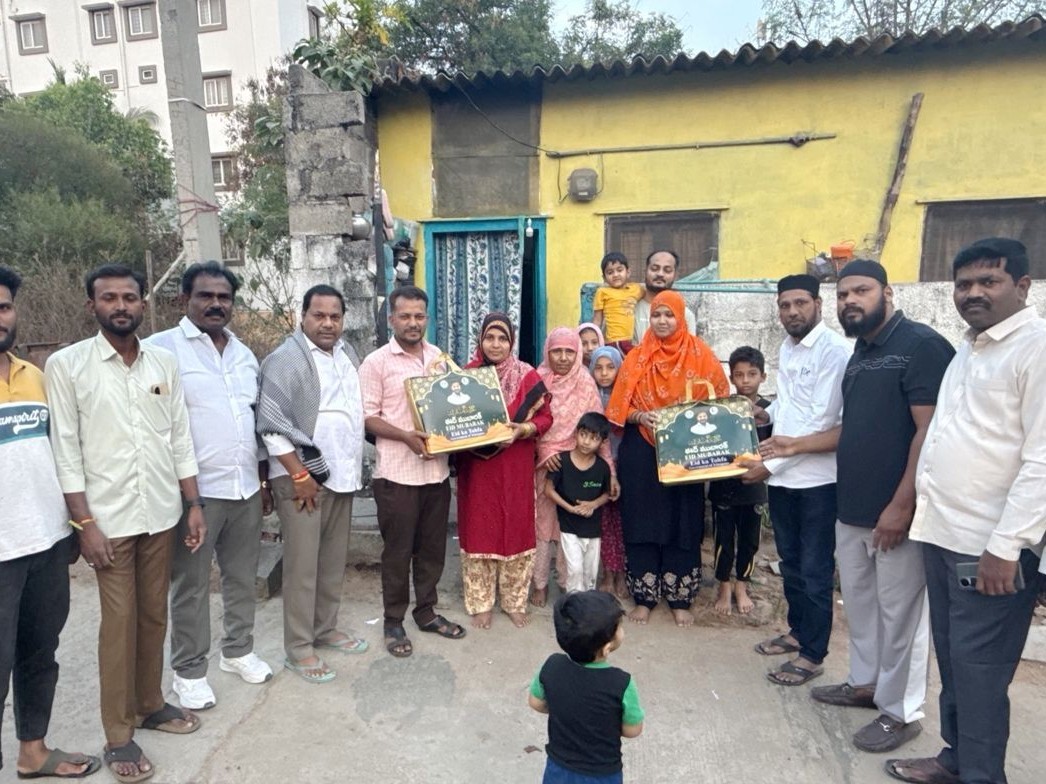 చిలుకానగర్‌లో ఇంటింటికి రంజాన్ తోఫా పంపిణీ