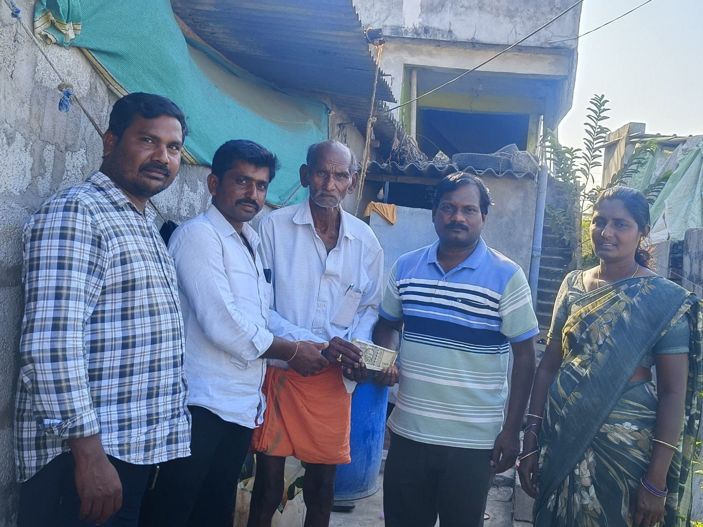 ఆటో డ్రైవర్ కుటుంబానికి అండగా నిలిచిన ‘లిటిల్ సోల్జర్స్’