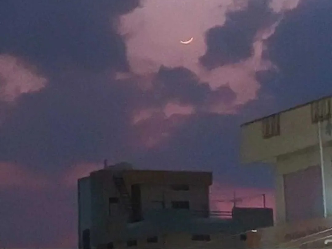 కనిపించిన నెలవంక.. రేపే రంజాన్..!