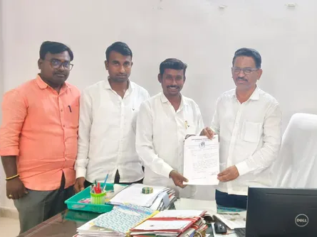 ఐకేపీ సెంటర్ కోసం స్థలం కేటాయించాలని వినతి