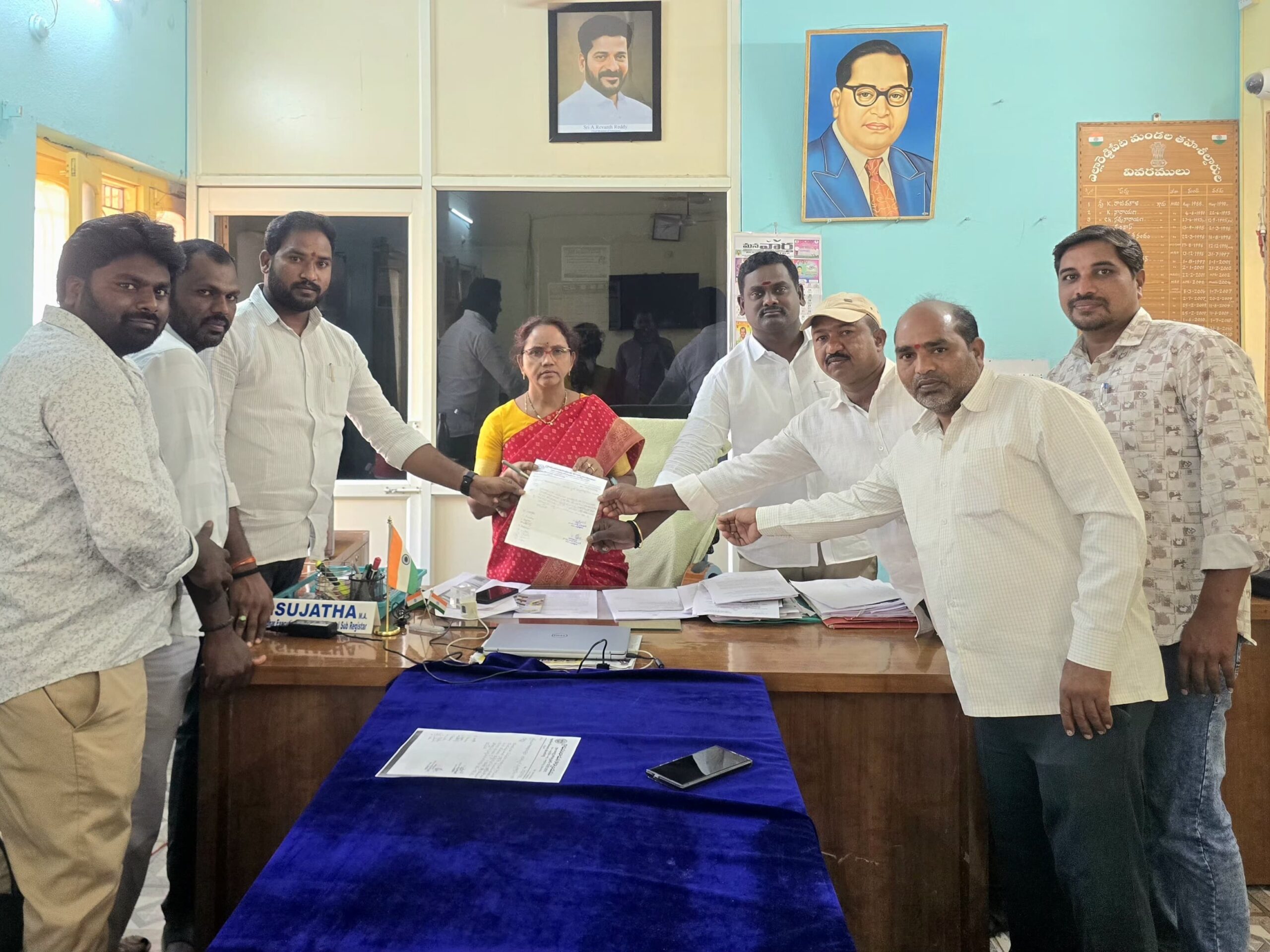 భూములకు హద్దులు నిర్ణయించాలని వినతి