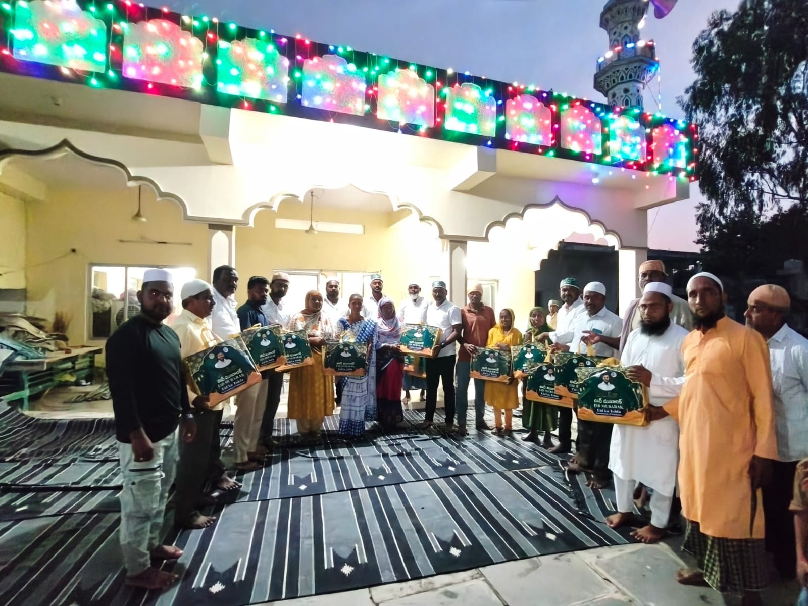 మునిగలవీడులో రంజాన్ తోఫాల పంపిణీ