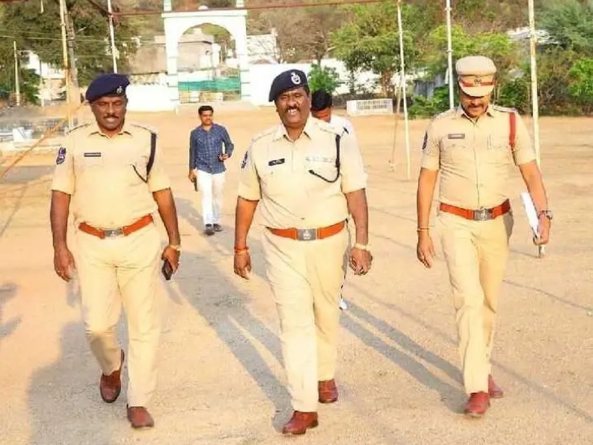 ఈద్గా వద్ద బందోబస్తు పరిశీలించిన అదనపు ఎస్పీ