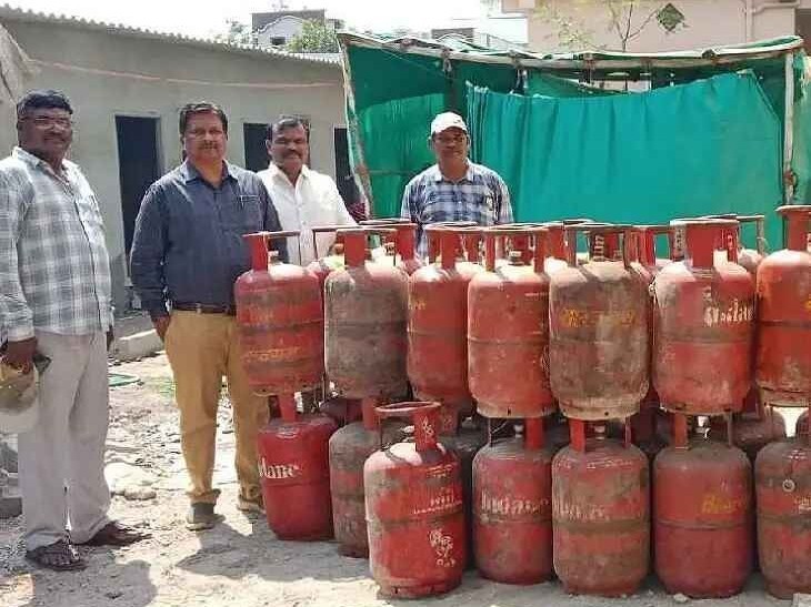 భారీగా అక్రమ గ్యాస్ సిలిండర్లు స్వాధీనం