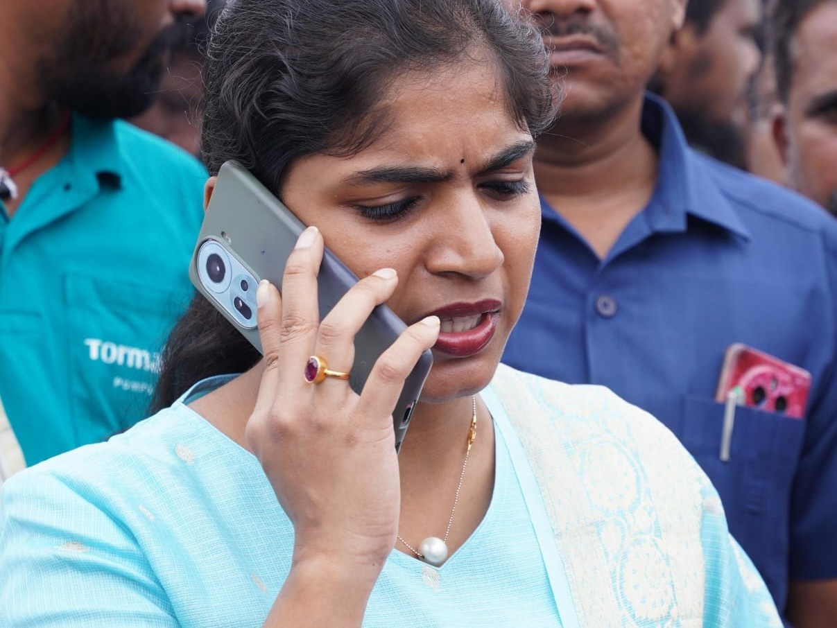 బాధితునితో ఫోన్లో మాట్లాడిన ఎమ్మెల్యే యశస్విని