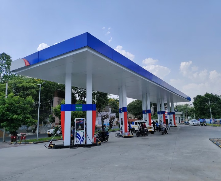 ప్రీమియం పెట్రోల్ ధరల పెంపు.. జిల్లాపై భారం