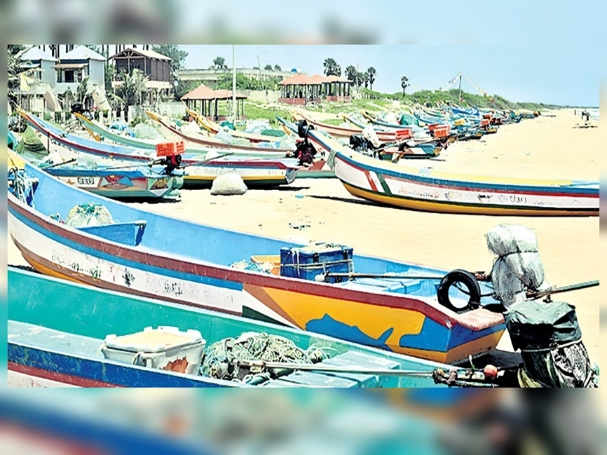 మత్స్యకార గ్రామాల్లో సెగ.. బోట్ల చోరీతో ఉద్రిక్తత