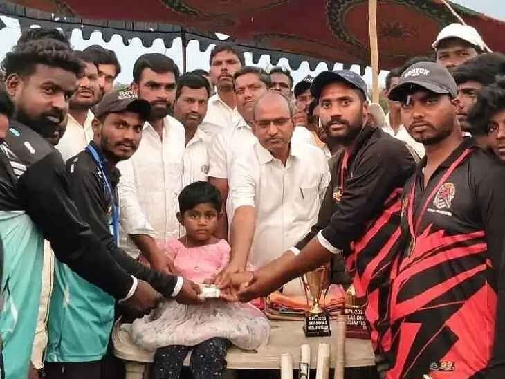 చిన్నారికి ఆర్థిక సాయం అందజేత