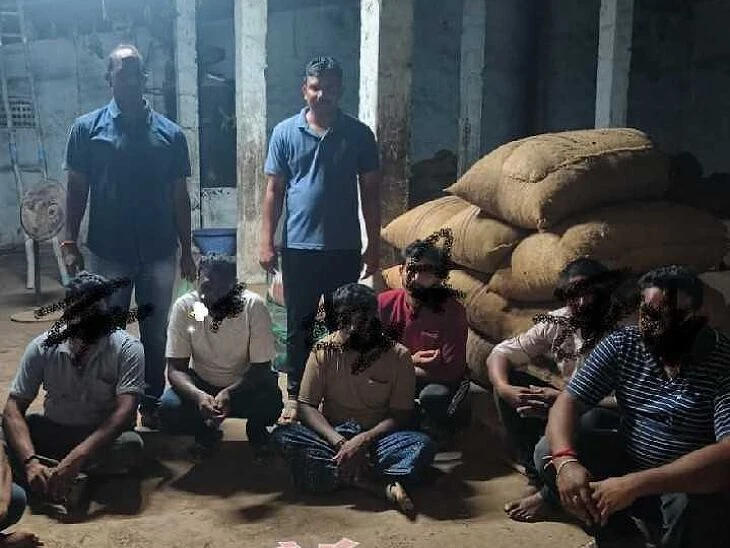 పేకాట శిబిరంపై దాడి.. ఏడుగురు అరెస్ట్