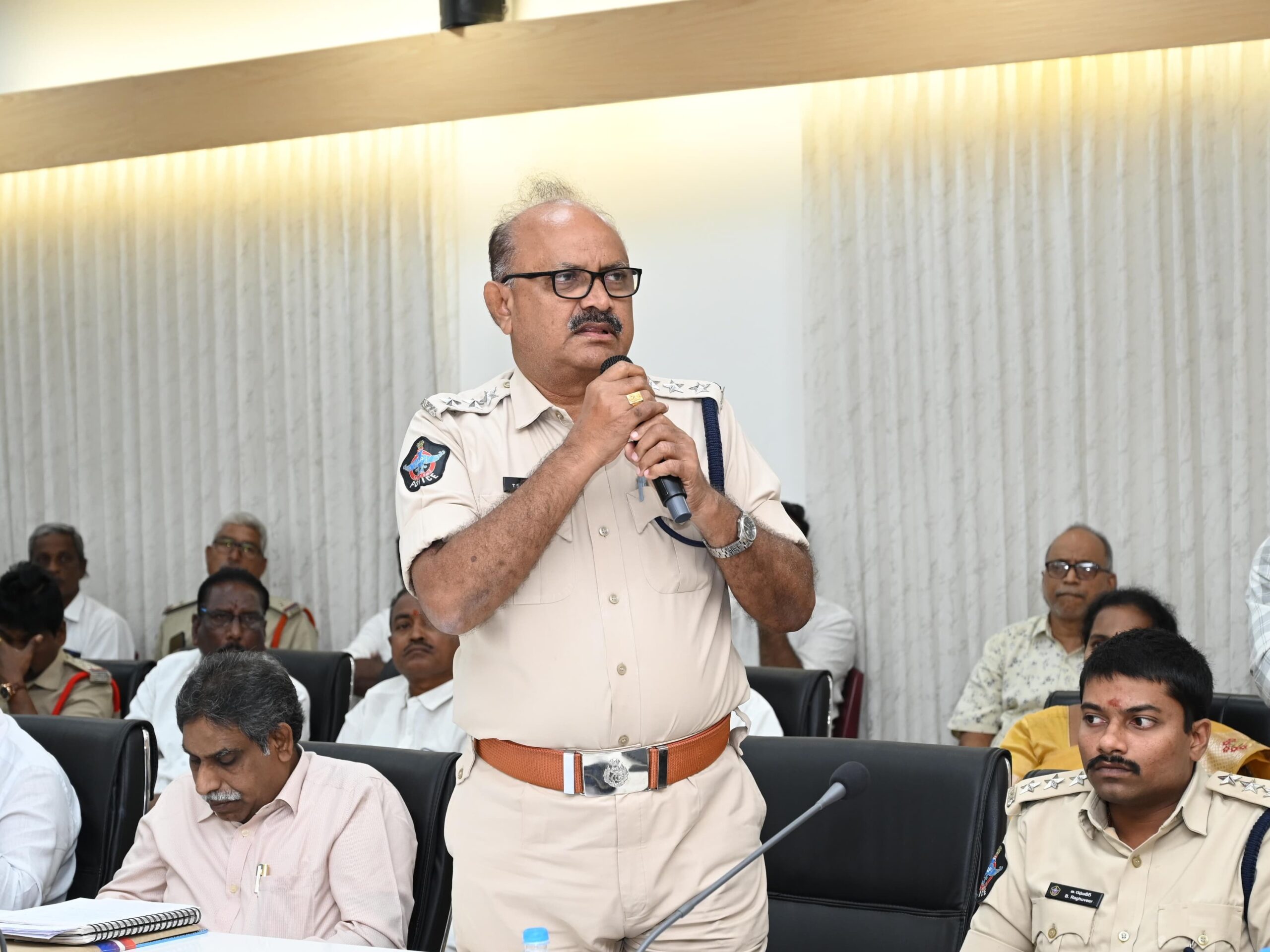 గ్యాస్ బుకింగ్ పేరిట సైబర్ మోసం: DSP