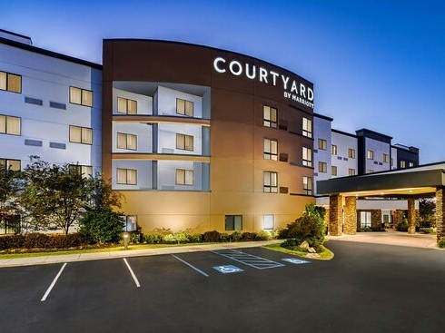 అమరావతికి క్యూ కడుతున్న స్టార్ హోటళ్లు