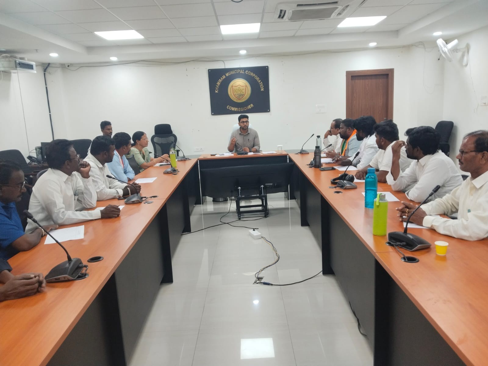 ఓటర్ల జాబితా సవరణపై ఖమ్మం కమిషనర్ సమీక్ష