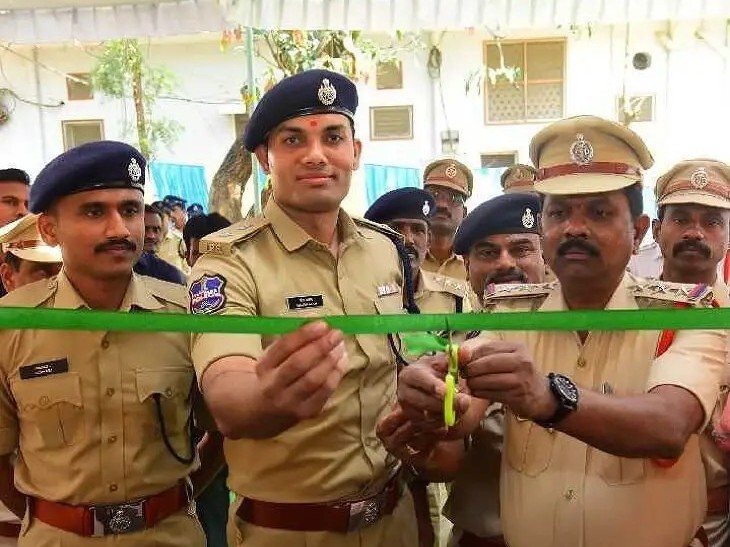 పోలీస్ స్టేషన్‌లో బ్యారక్ ప్రారంభం