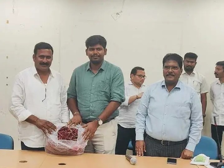 రైతులు ఆర్గానిక్ పద్ధతులను అవలంబించాలి: పీవో