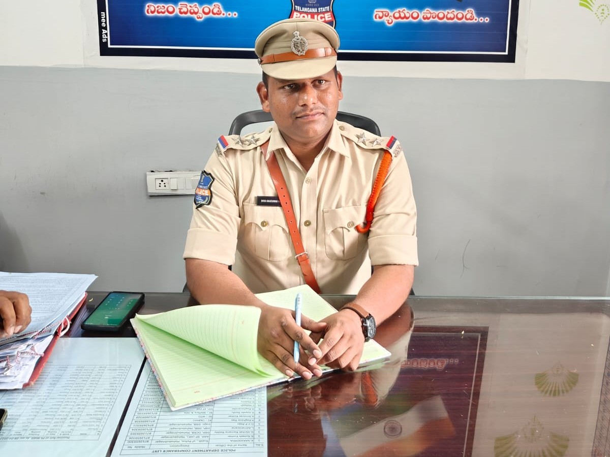 పండగను ప్రశాంత వాతావరణంలో జరుపుకోవాలి: ఎస్సై