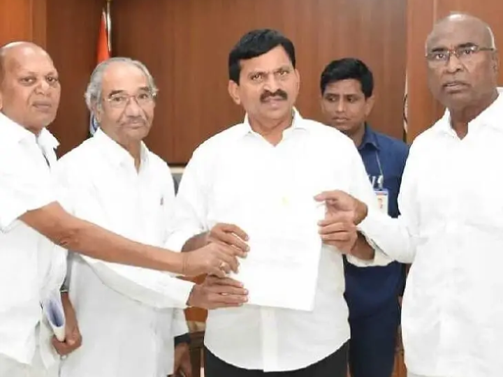 భూదాన భూములను పేదలకు పంచాలి: సీపీఐ