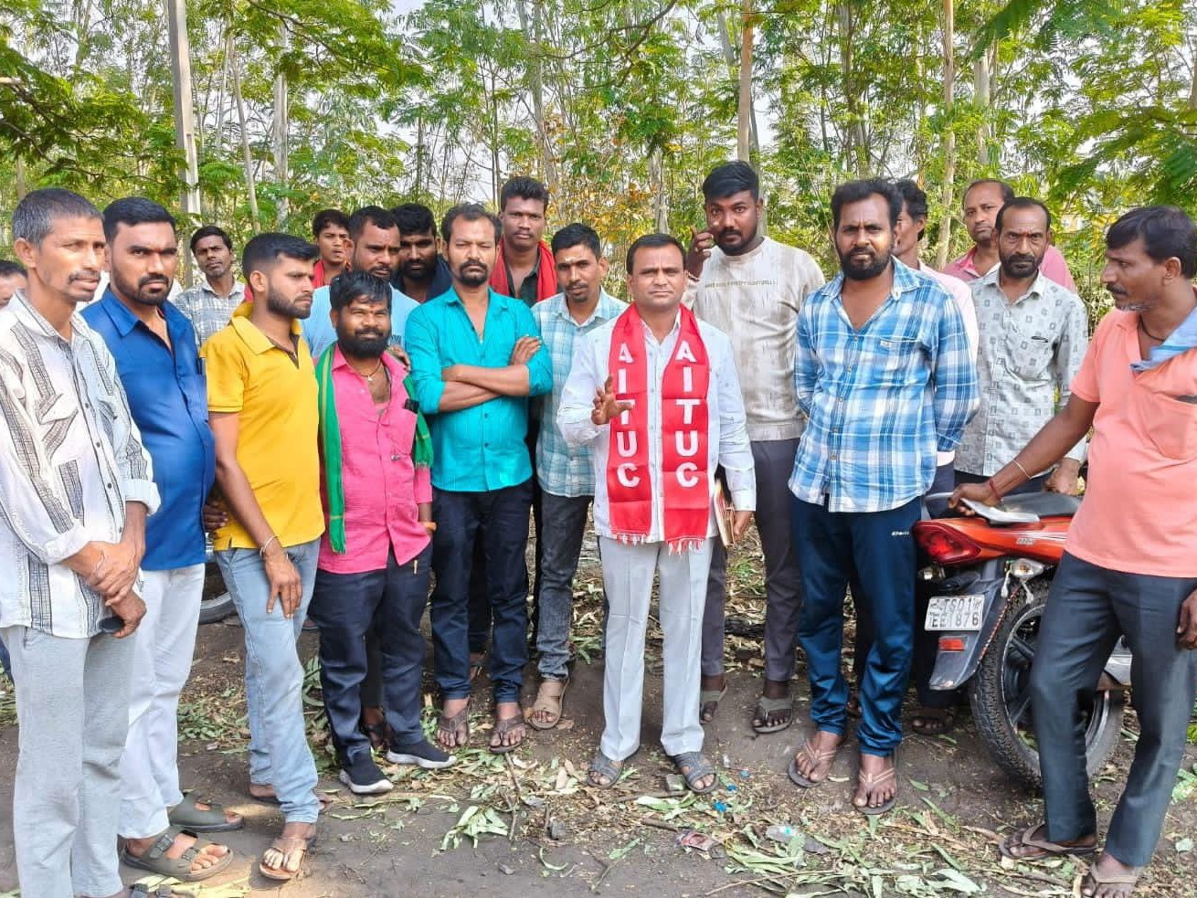 సమ్మె విరమించిన కోల్ ట్రాన్స్ పోర్ట్ డ్రైవర్లు, క్లీనర్లు