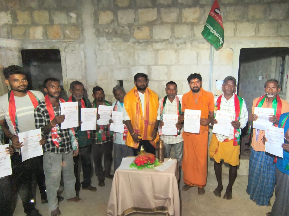 కార్యకర్తలు ప్రజా సమస్యలపై పోరాడాలి: రవి పటేల్