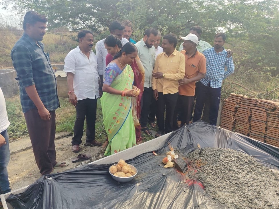 సీసీ రోడ్డు నిర్మాణ పనుల ప్రారంభం..