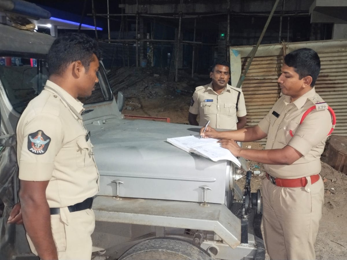 లాడ్జిల్లో తనిఖీలు.. అనుమానితులపై కఠిన చర్యలు..!