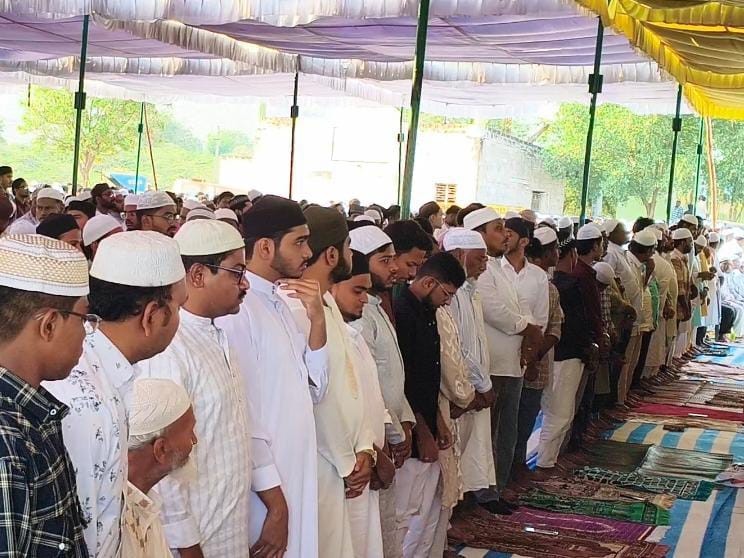 జిల్లా వ్యాప్తంగా ఘనంగా ఈద్-ఉల్-ఫితర్ వేడుకలు