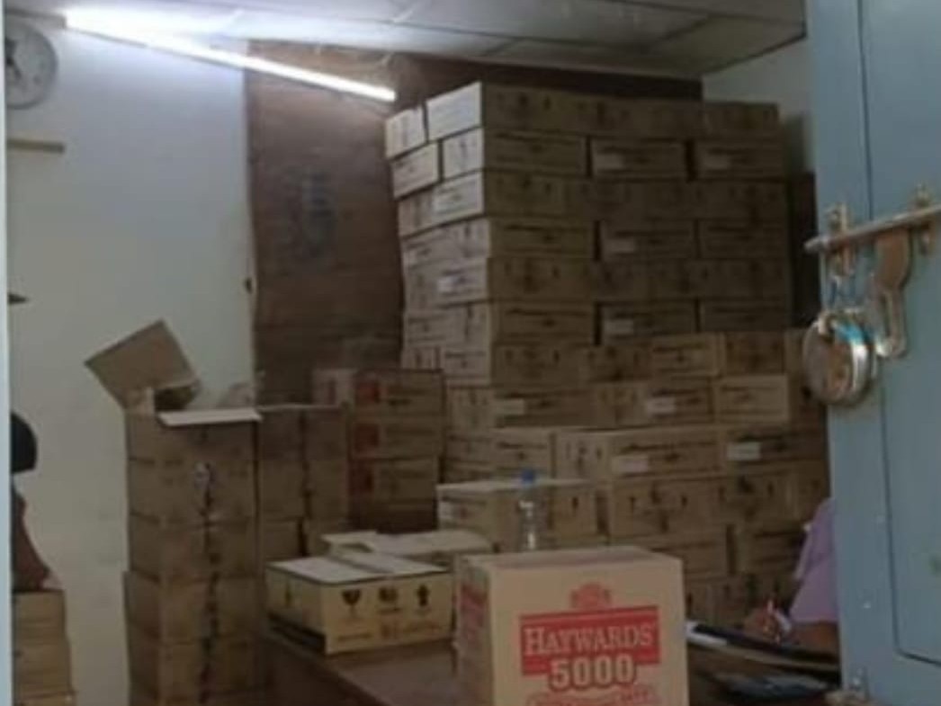 అశ్వాపురంలో మద్యం సిండికేట్ బహిరంగ దందా