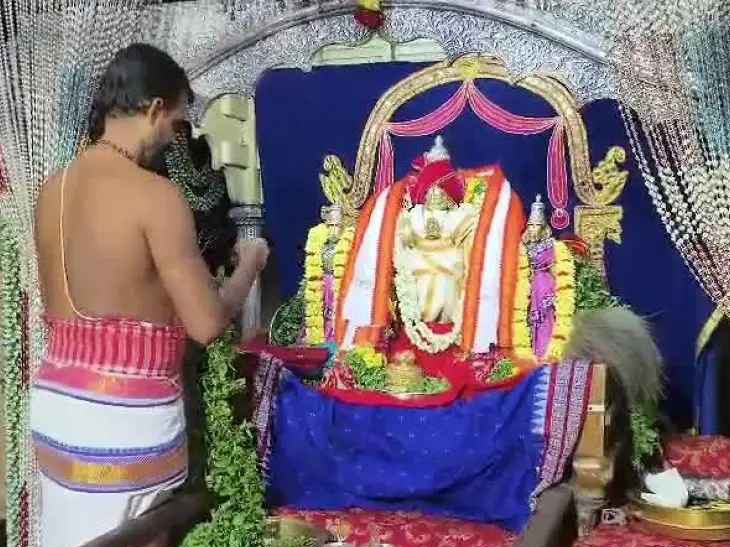 వరాహ లక్ష్మీ నరసింహ స్వామికి సహస్రనామార్చన